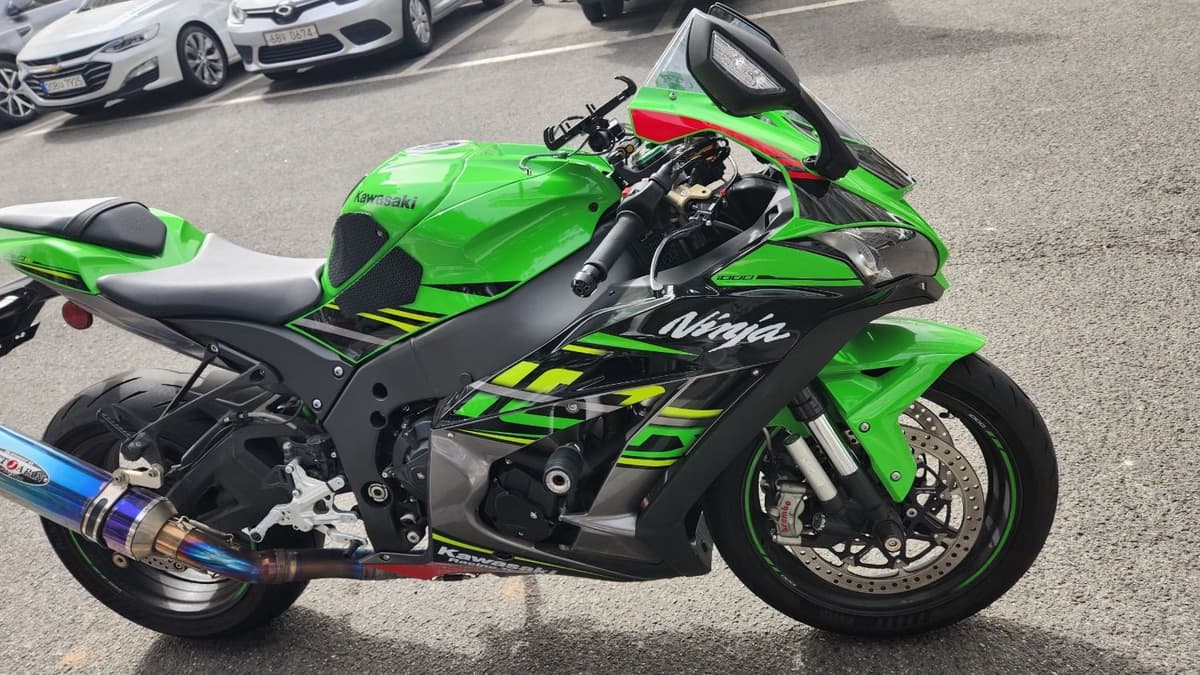 가와사키 닌자 ZX 10 R 4