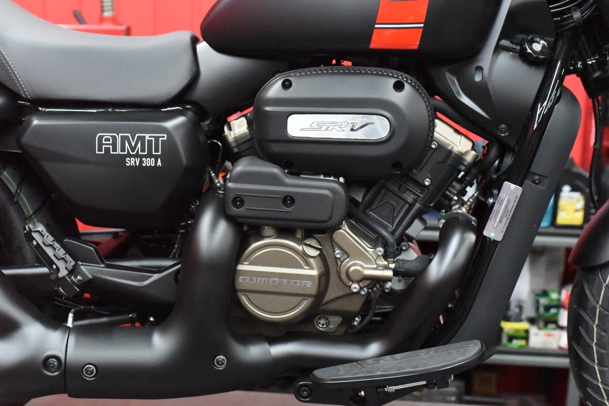 QJ 모터 SRV 300 AMT 16