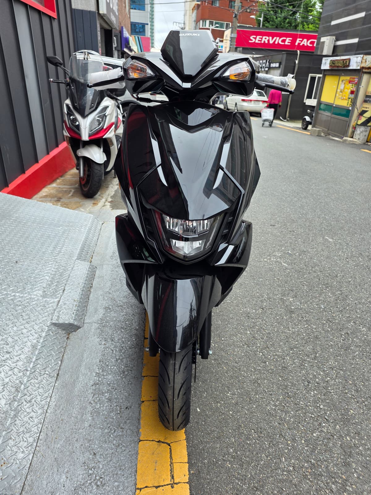 스즈키 AVENIS 125 1