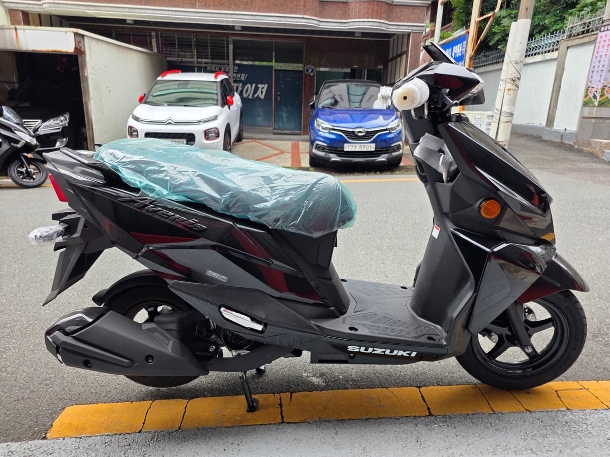 스즈키 AVENIS 125 8