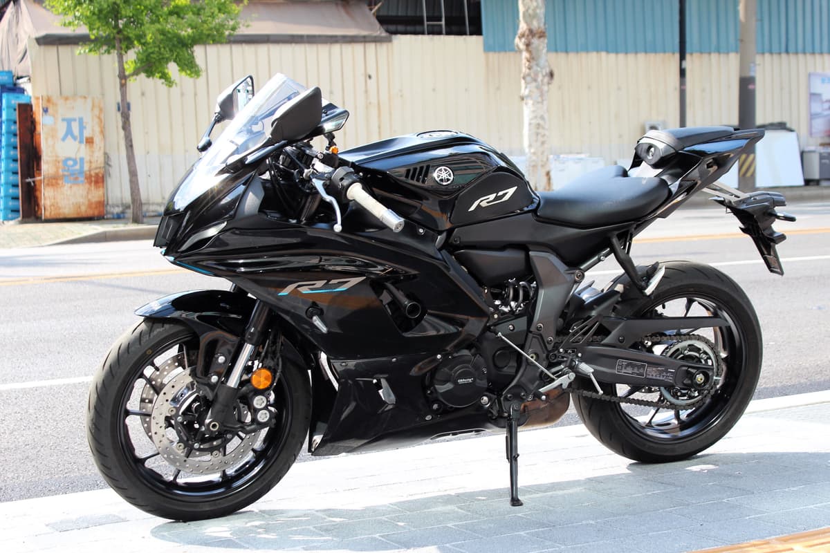야마하 YZF R7 3