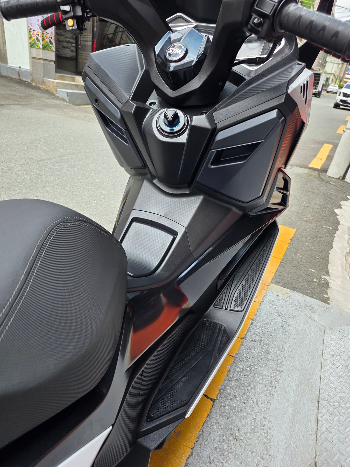 SYM 크루심 300 알파 ABS 6