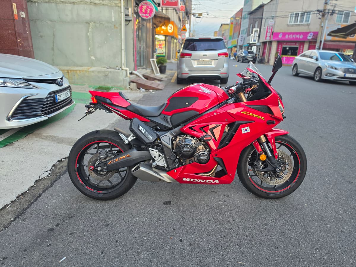 혼다 CBR 650 R MT 1