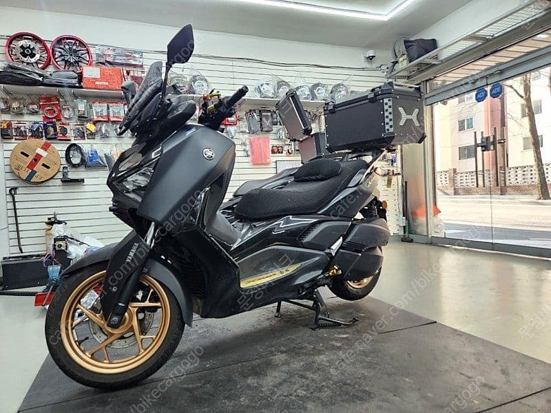 야마하 XMAX 300 ABS more