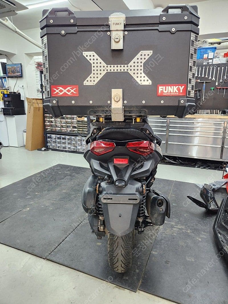 야마하 XMAX 300 ABS 8