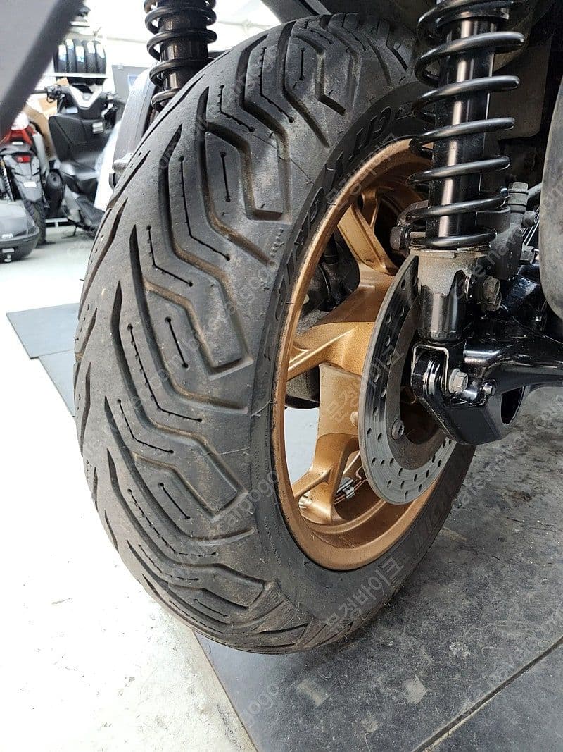 야마하 XMAX 300 ABS 4