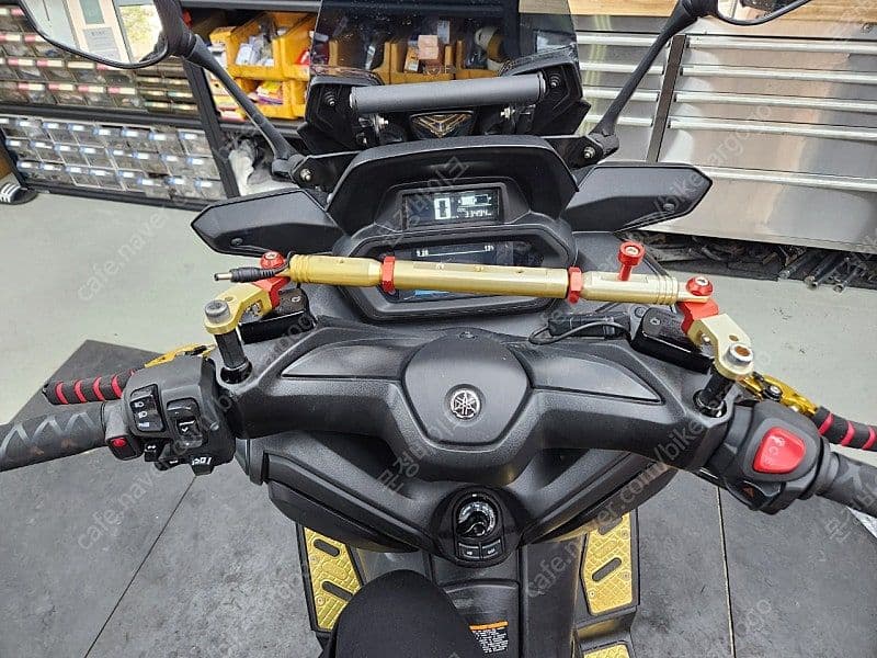 야마하 XMAX 300 ABS 2