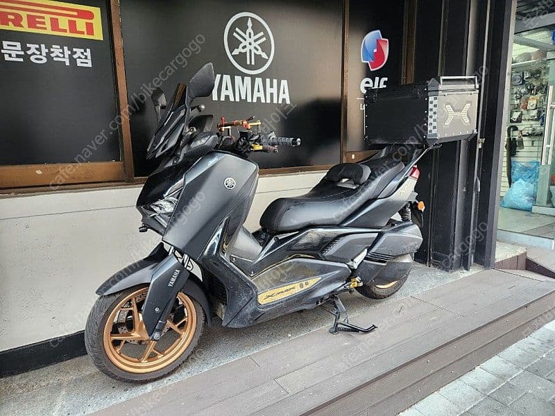 야마하 XMAX 300 ABS 1