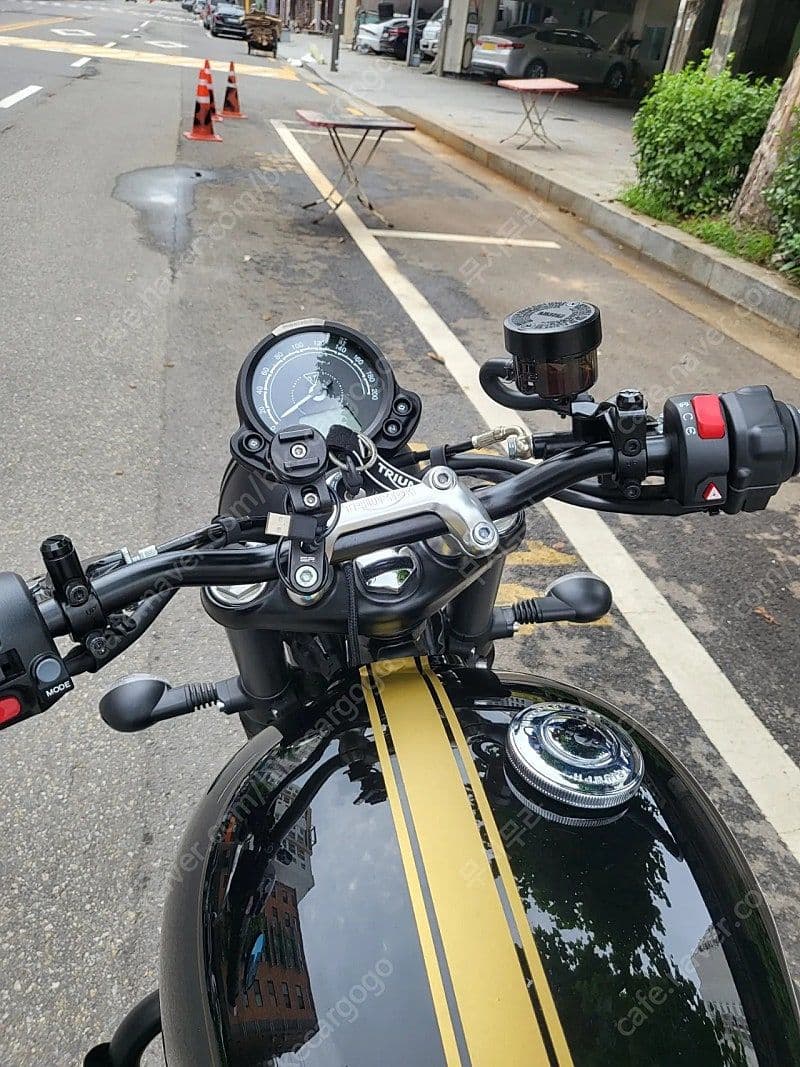 트라이엄프 스트리트 트윈 900 5