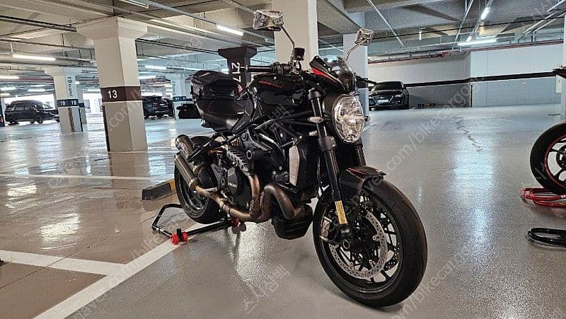 두카티 몬스터 1200 R 1