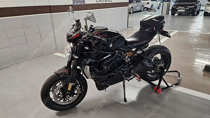두카티 몬스터 1200 R 2