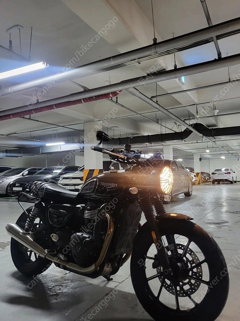 트라이엄프 스트리트 트윈 900 11