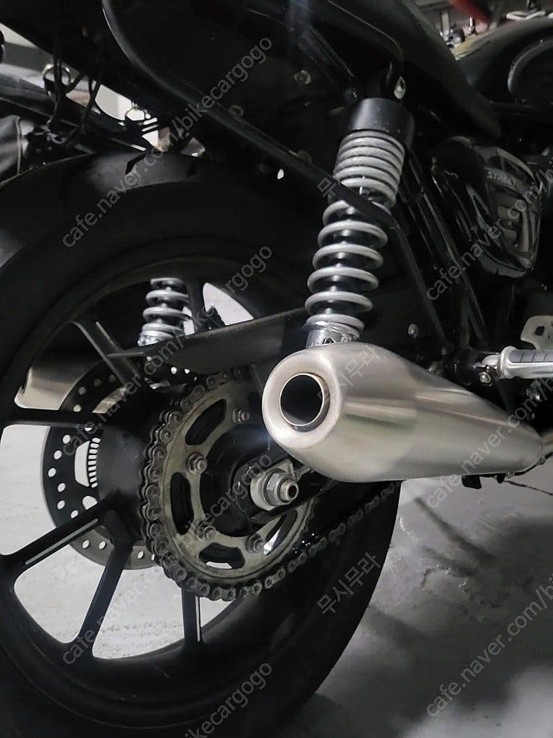 트라이엄프 스트리트 트윈 900 10