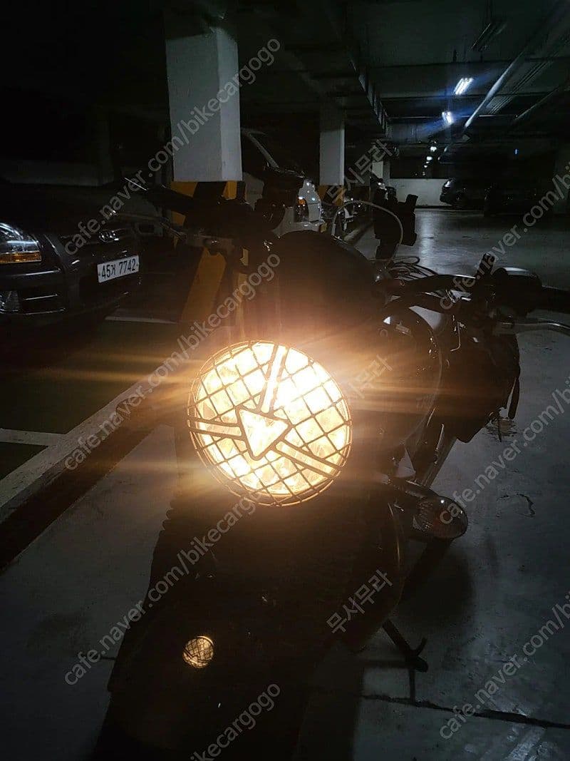 트라이엄프 스트리트 트윈 900 more