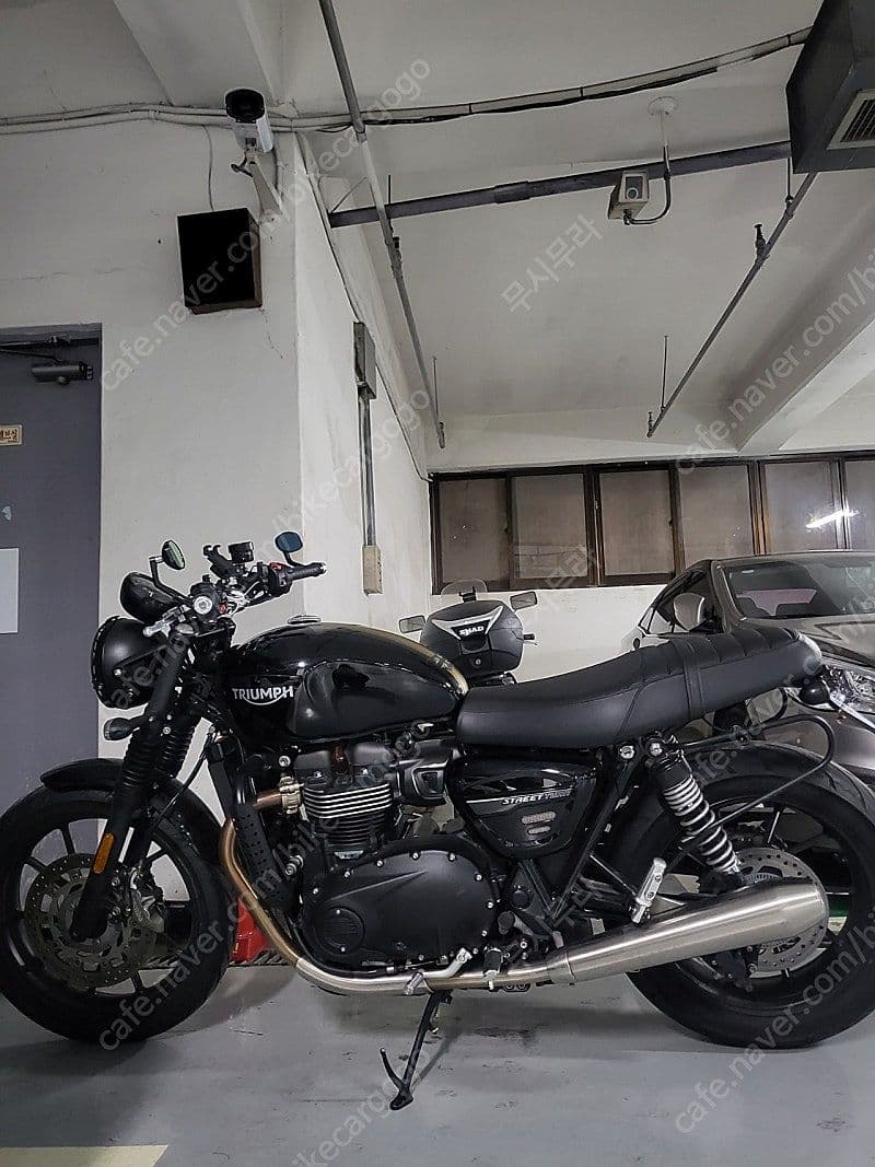 트라이엄프 스트리트 트윈 900 1