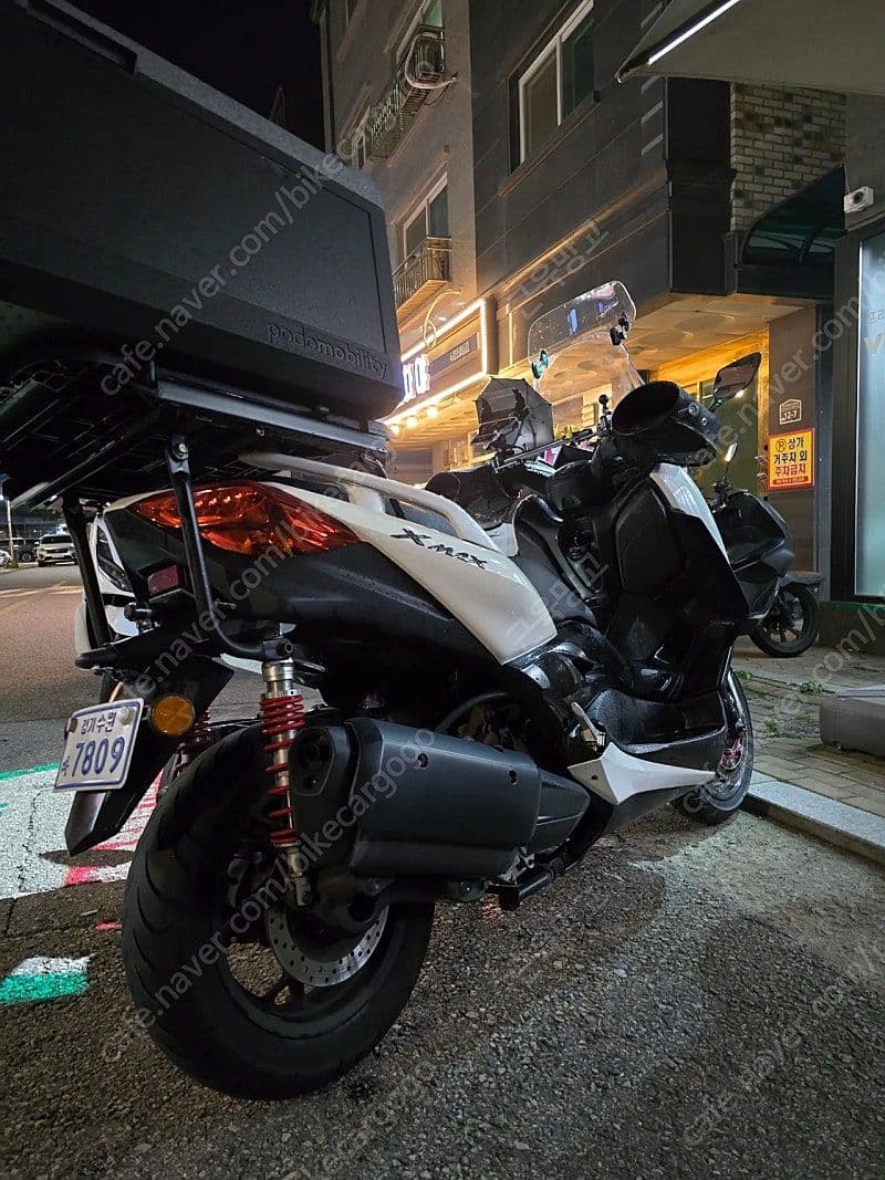 야마하 XMAX 300 ABS 9