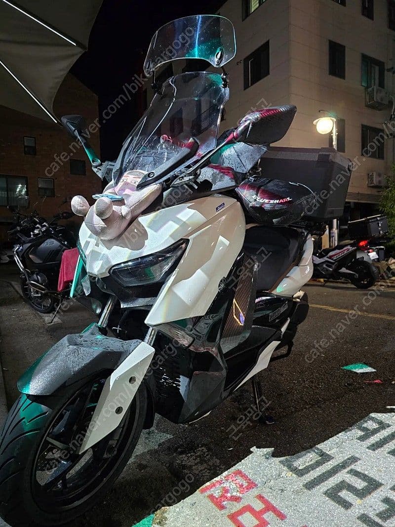 야마하 XMAX 300 ABS 10