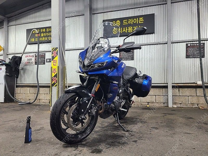 트라이엄프 타이거 스포츠 660 1
