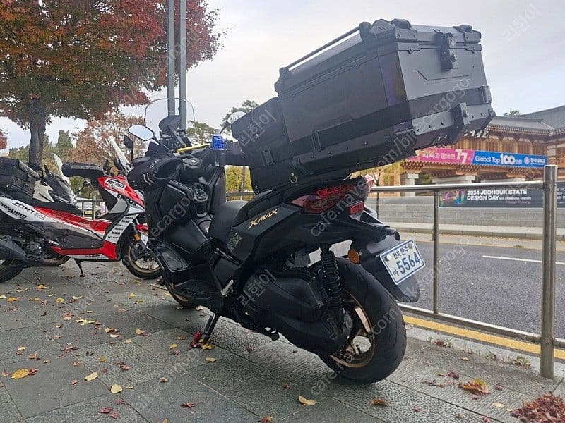 야마하 XMAX 300 ABS 2