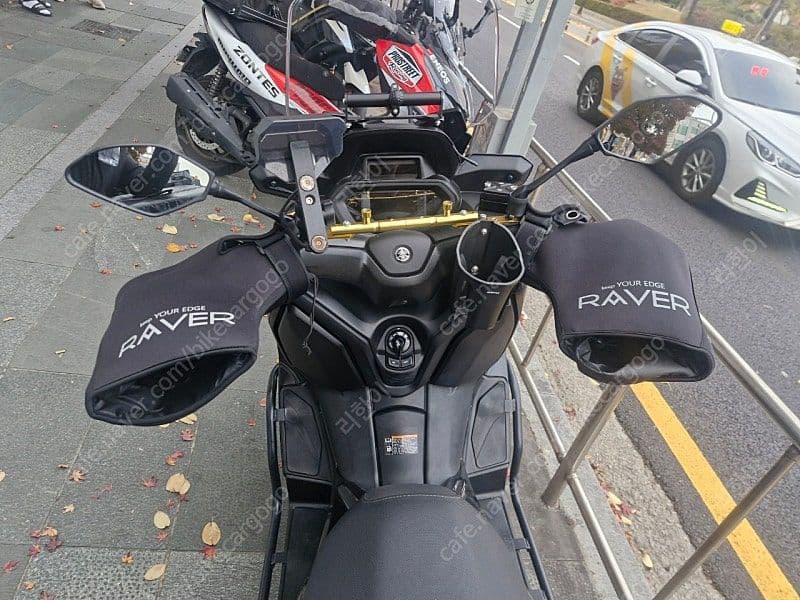 야마하 XMAX 300 ABS 5