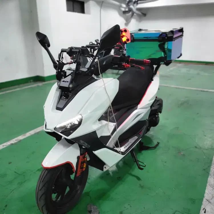 케이앤씨모터스 이지맥스 300 ABS 10