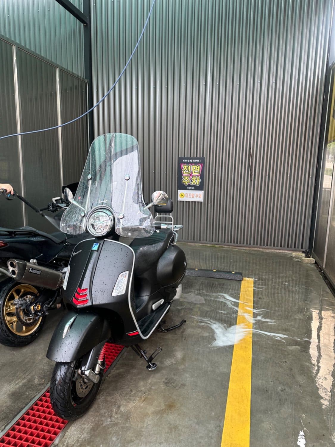 베스파 GTS 300 슈퍼스포츠 5