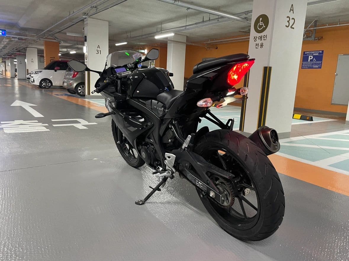 스즈키 GSX R 125 ABS more