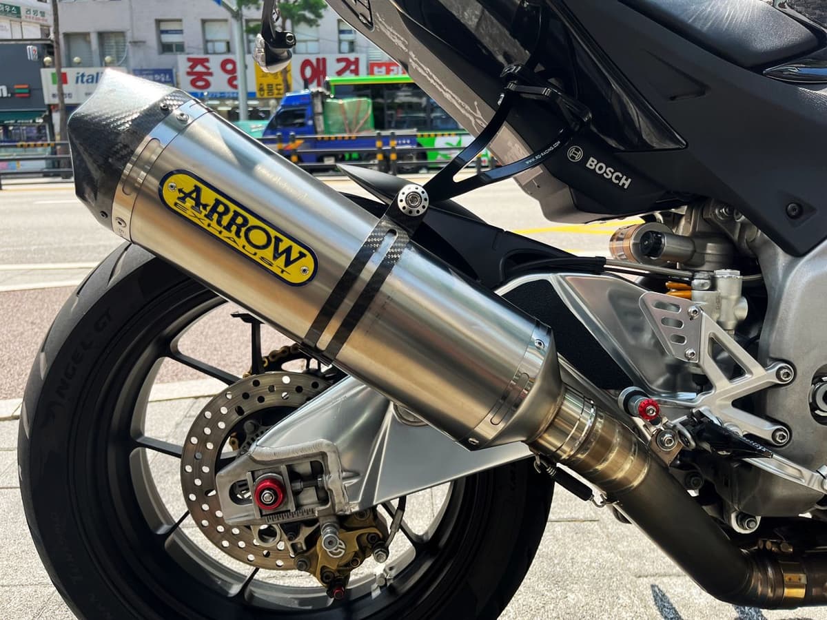 아프릴리아 투오노 V 4 1100 팩토리 7