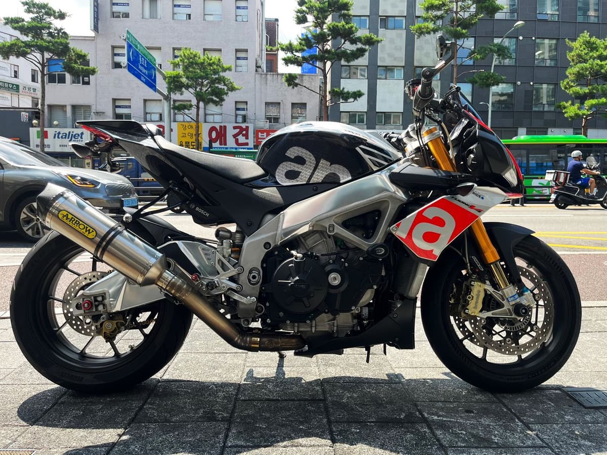 아프릴리아 투오노 V 4 1100 팩토리 8