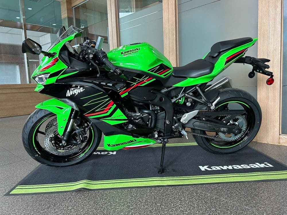 가와사키 ZX-4RR 3