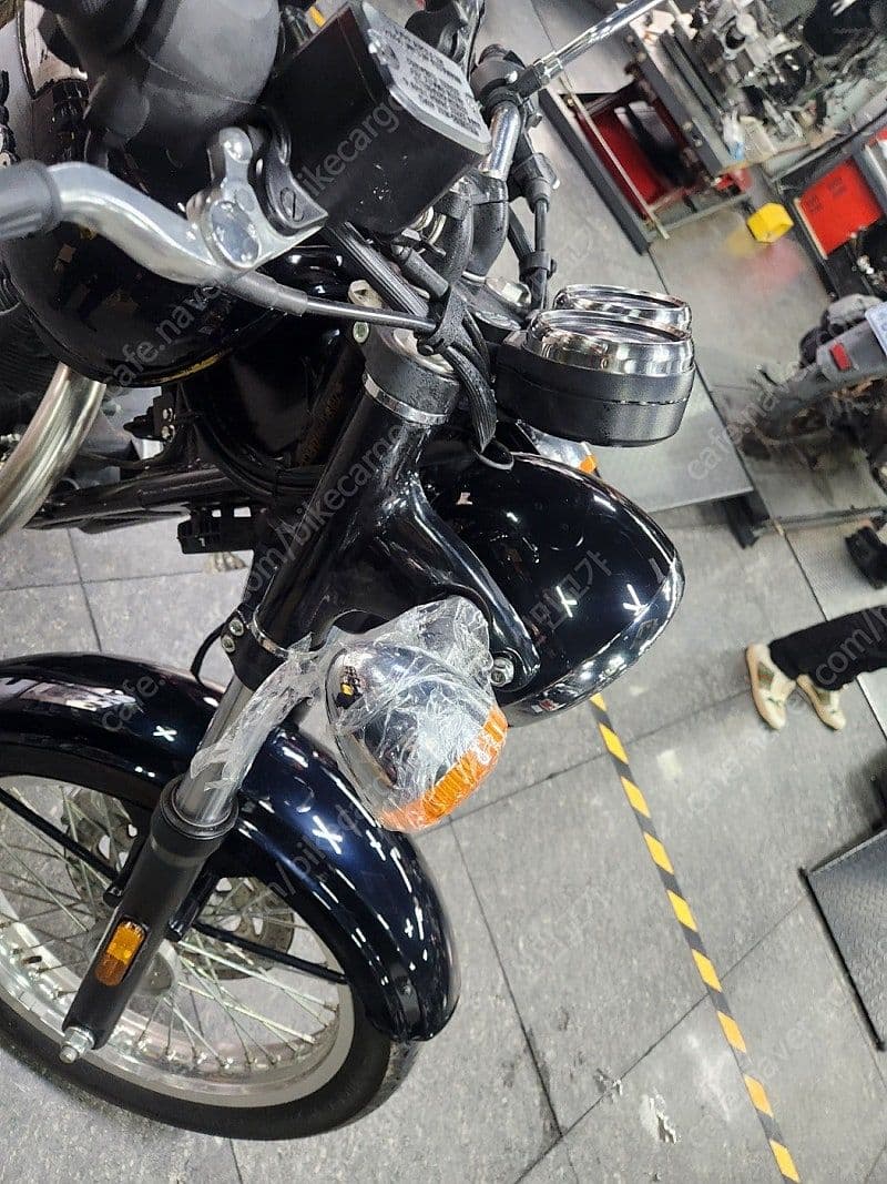 베넬리 임페리알레 400 ABS 3