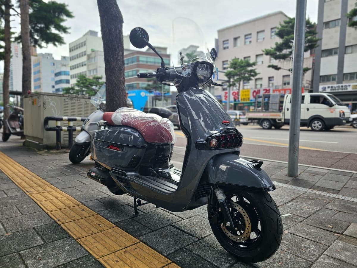 빅토리아 니키 125 1