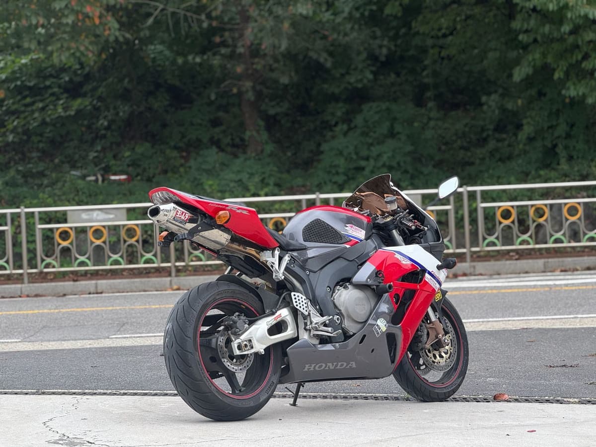 혼다 CBR 1000 RR 8