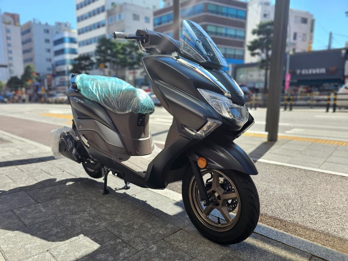 스즈키 버그만 125 1