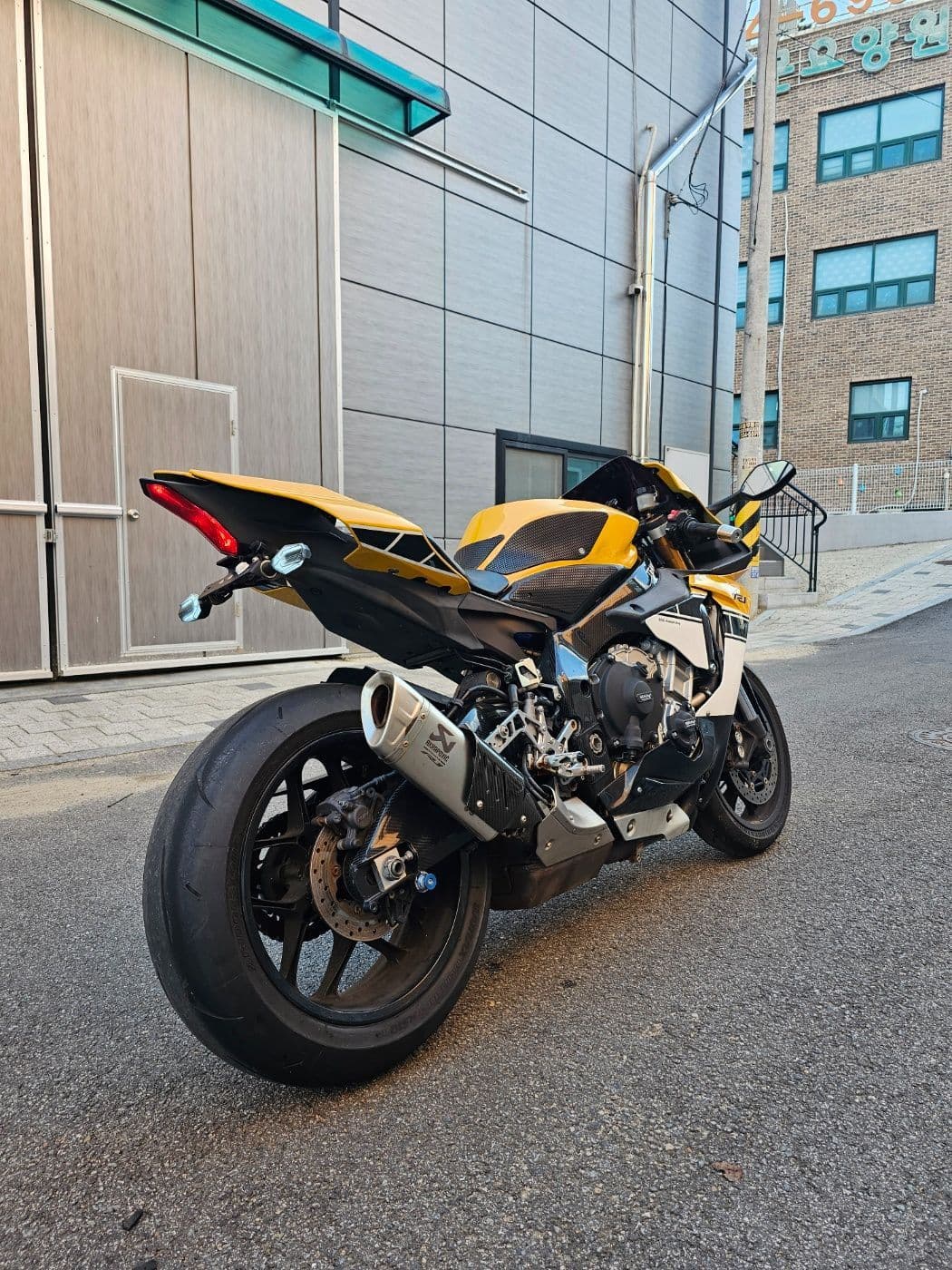 야마하 YZF R1 7