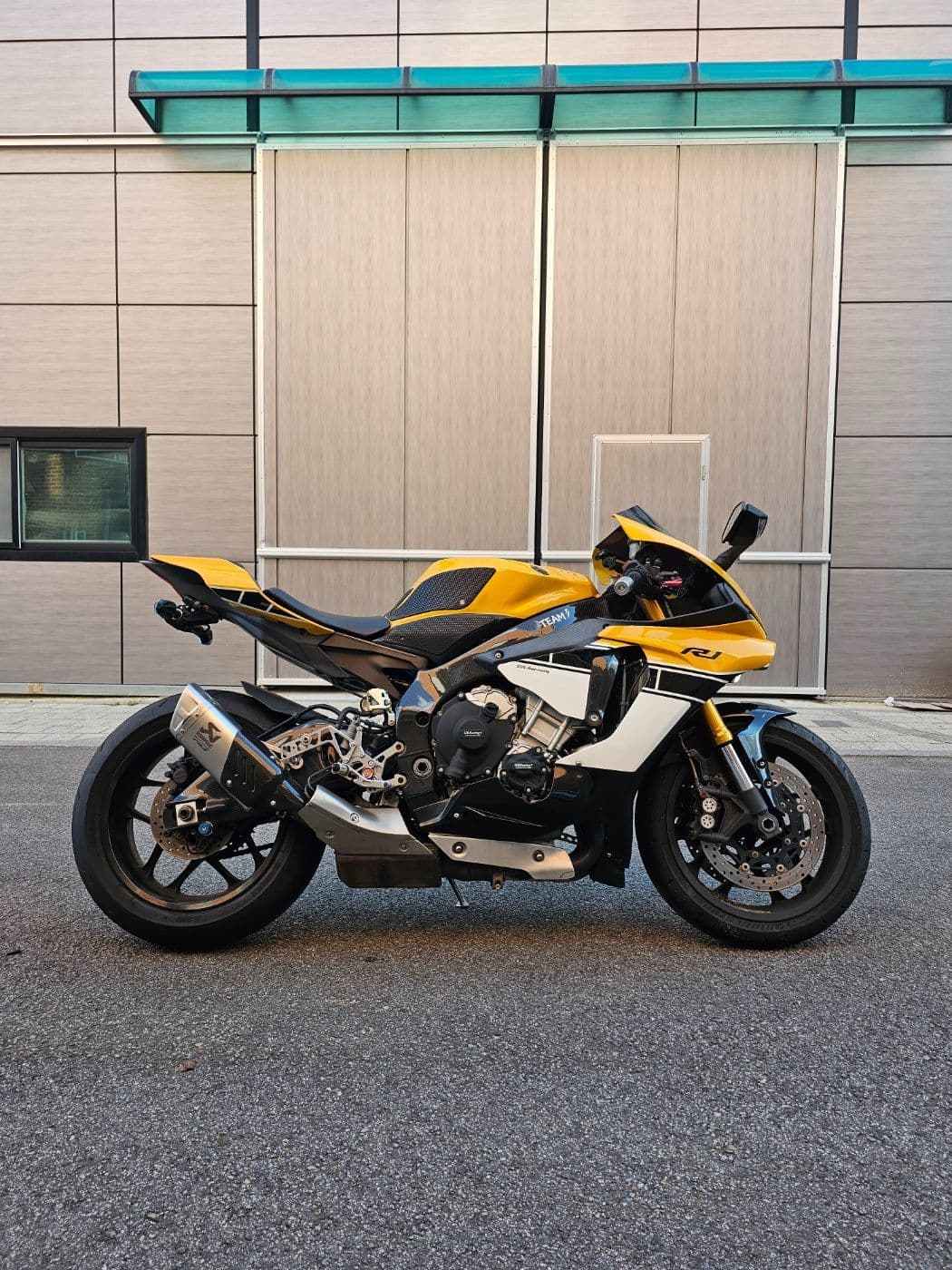 야마하 YZF R1 8