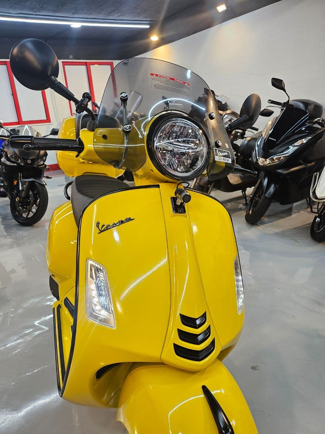 베스파 GTS 300 슈퍼스포츠 10