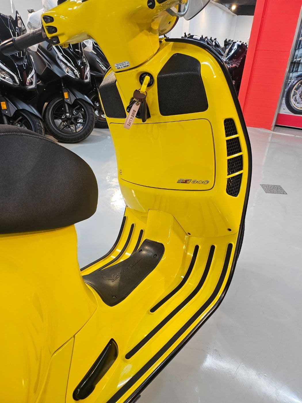 베스파 GTS 300 슈퍼스포츠 9