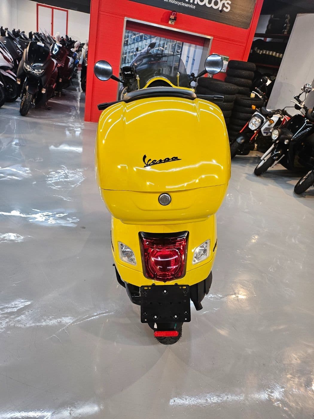 베스파 GTS 300 슈퍼스포츠 4