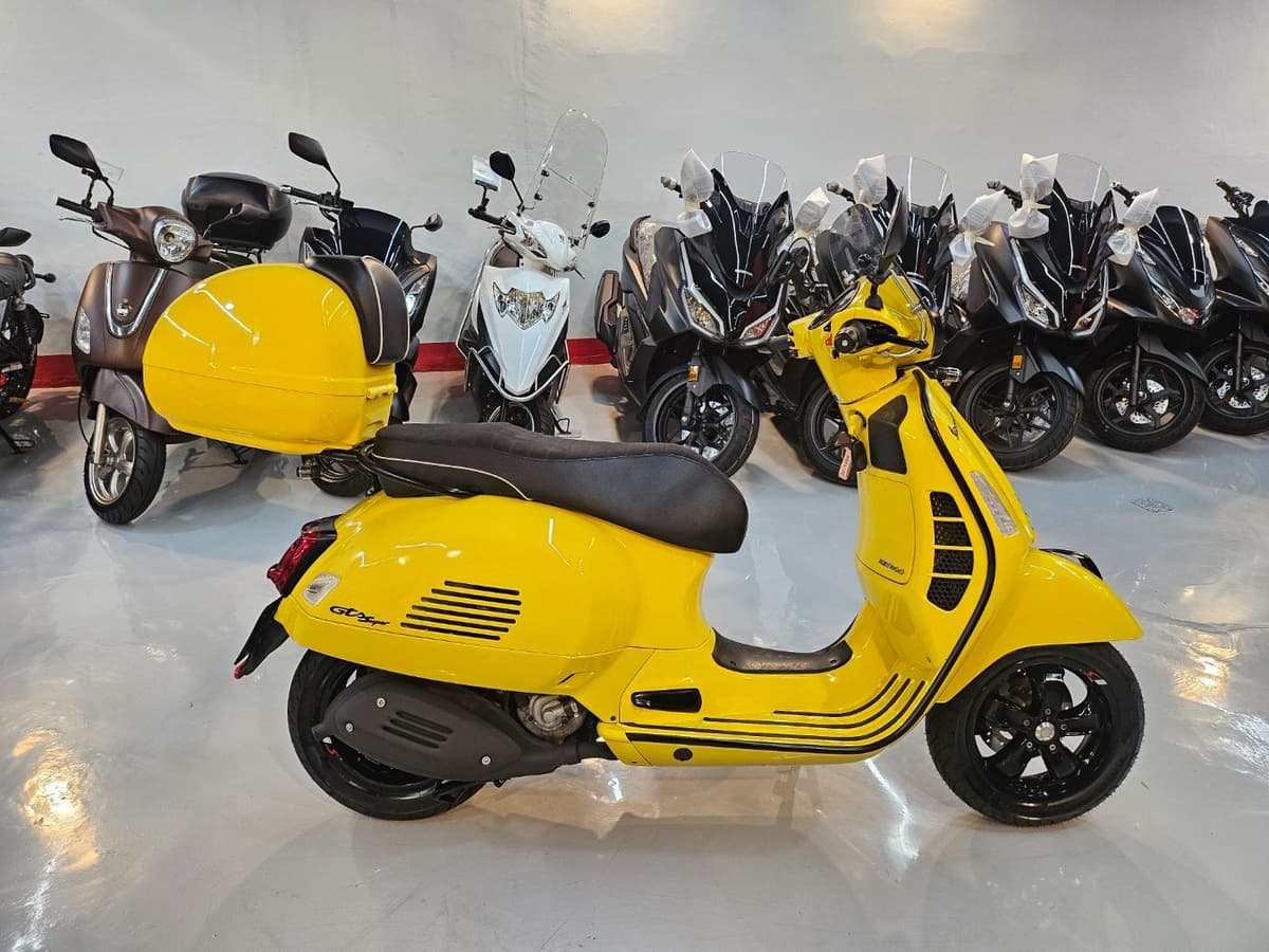 베스파 GTS 300 슈퍼스포츠 2