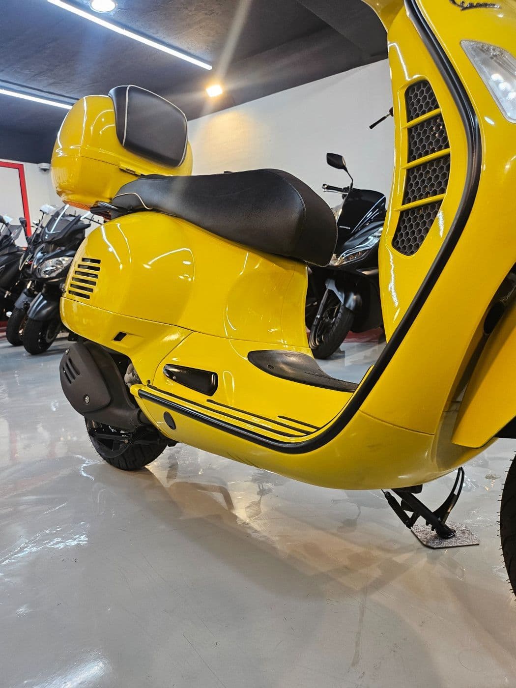 베스파 GTS 300 슈퍼스포츠 12