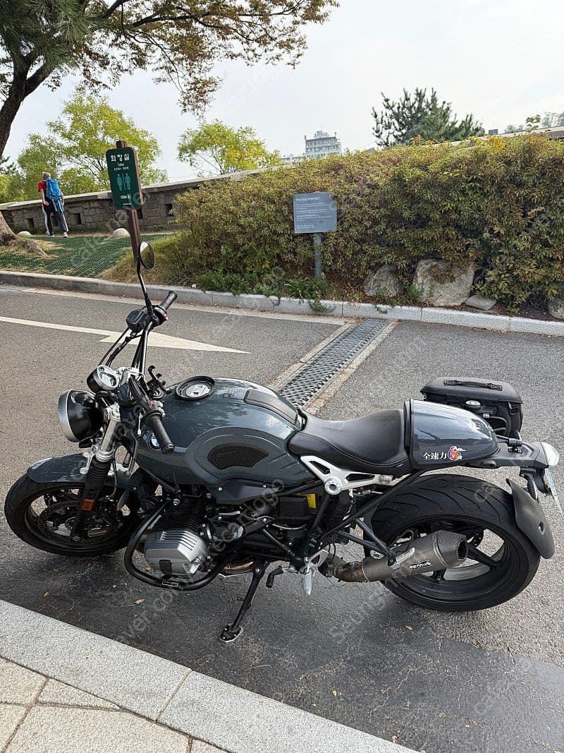 BMW R nine T 4