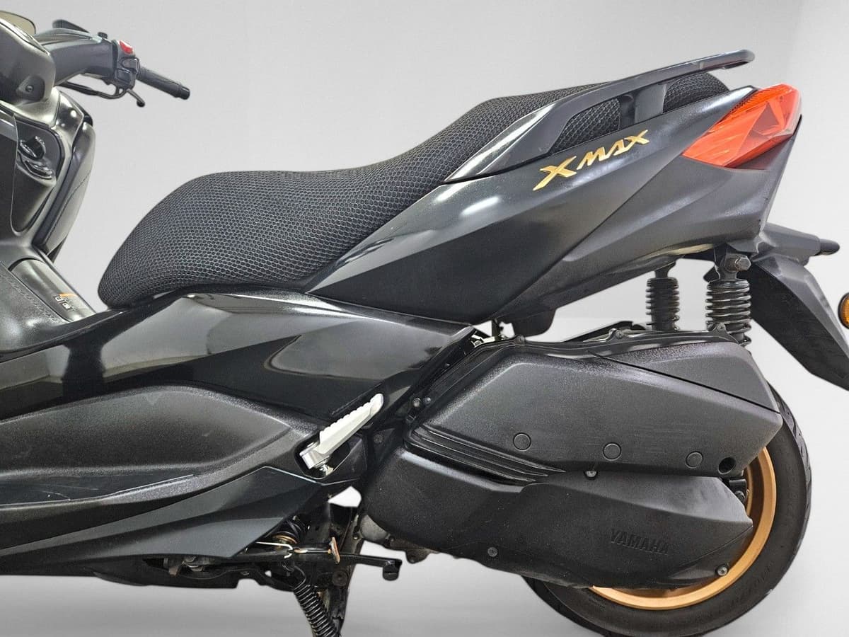 야마하 XMAX 300 ABS 10