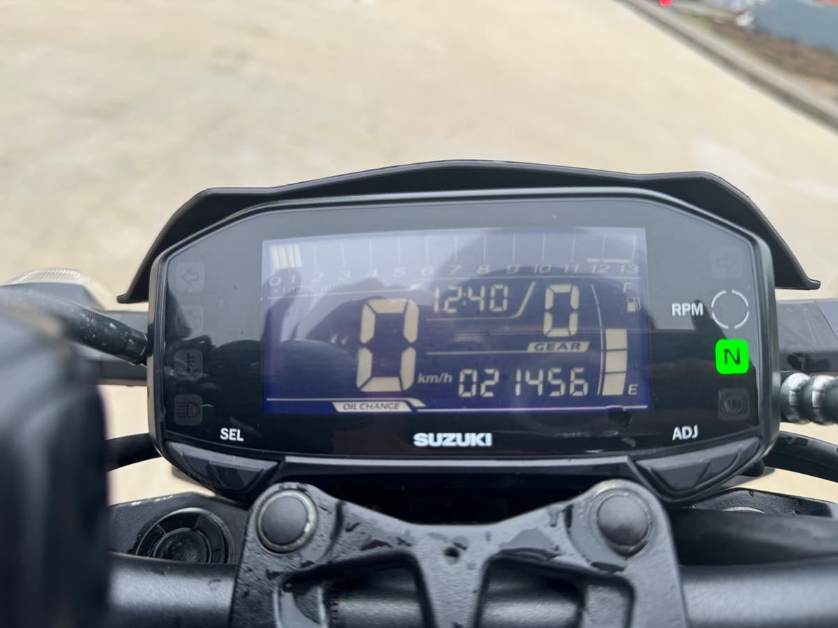 스즈키 GSX S 125 9