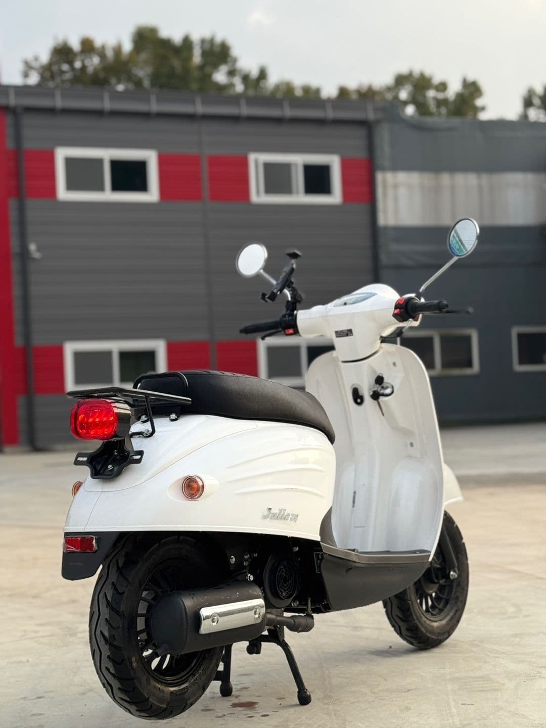 착한스쿠터 줄리 50 more