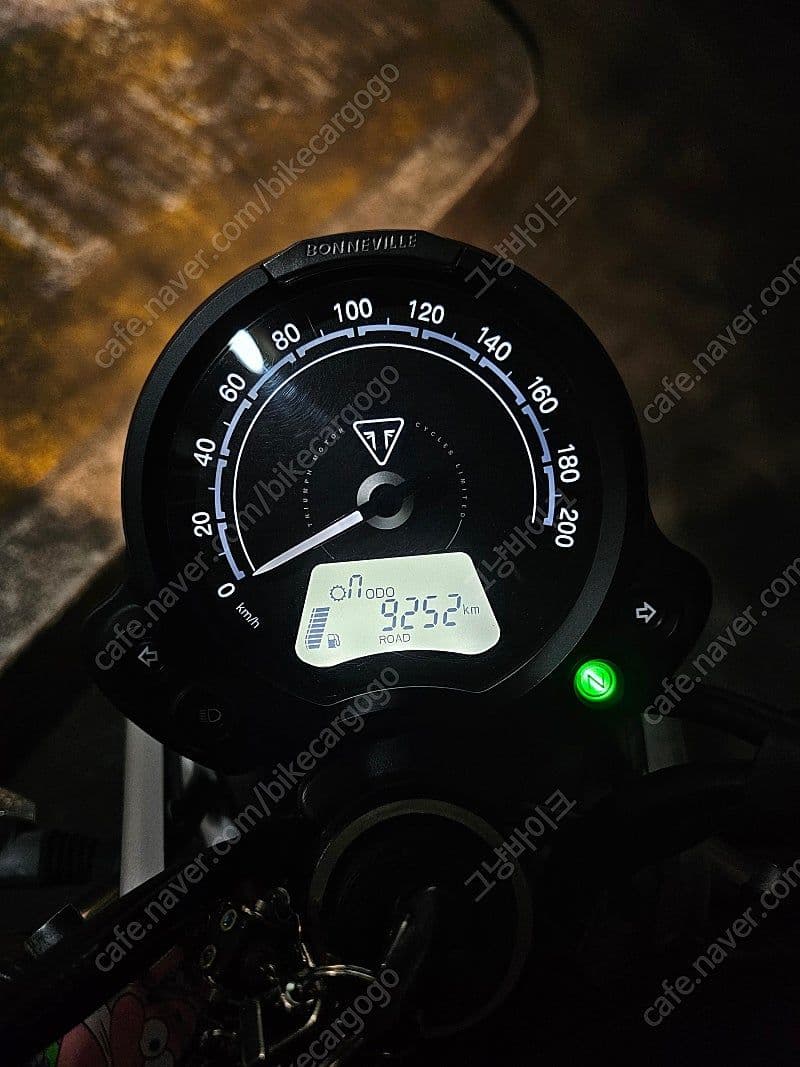 트라이엄프 SCRAMBLER 900 more