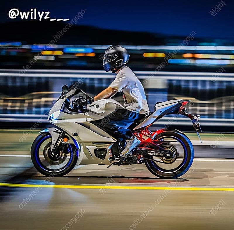야마하 YZF R3 more