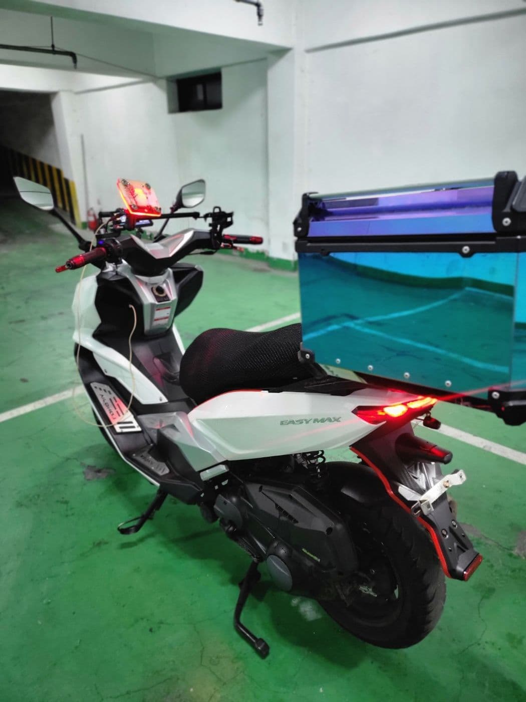 케이앤씨모터스 이지맥스 300 ABS 3