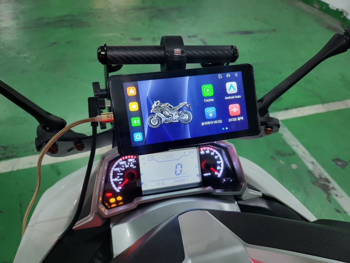 케이앤씨모터스 이지맥스 300 ABS 9