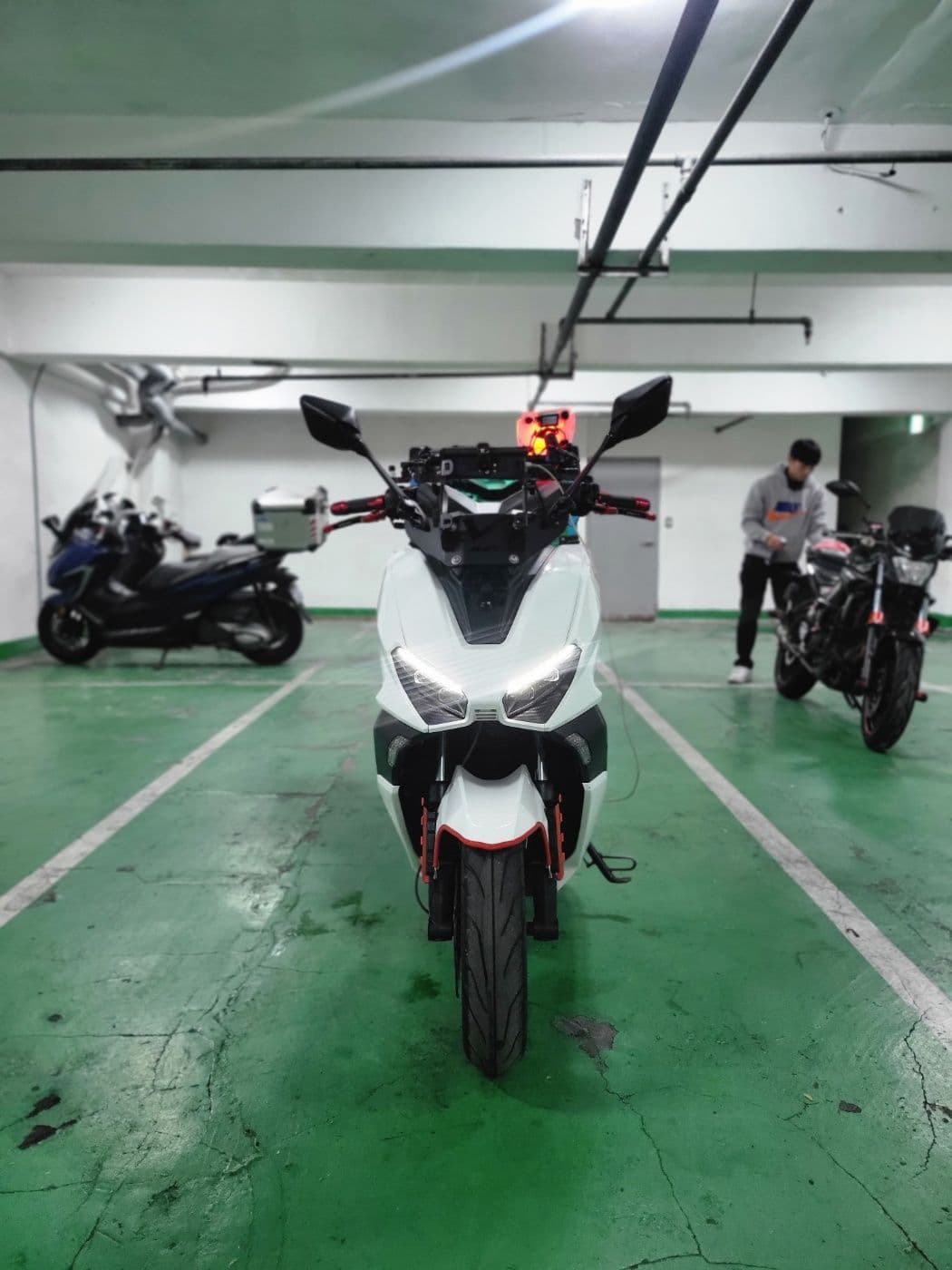 케이앤씨모터스 이지맥스 300 ABS 1